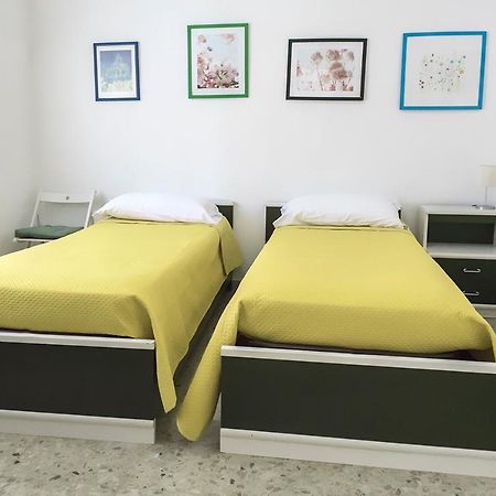 N050 - Numana, Trilocale In Centro Con Portico E Posto Autoアパートメント エクステリア 写真